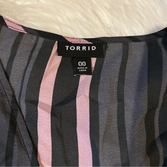 Torrid Striped Silky Wrap Top Blouse Shirt Size 00 - Picture 4 of 4